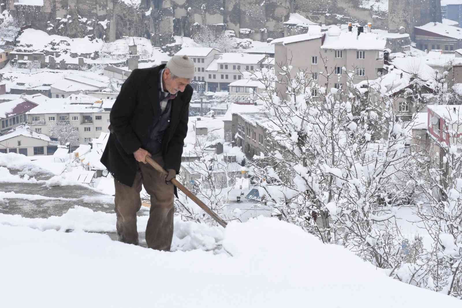 Bitlis’te 195 köy yolu ulaşıma açıldı