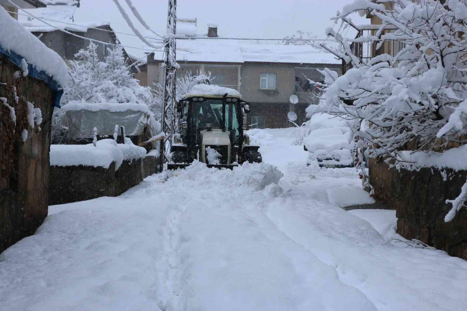 Bitlis’te 258 köy yolu ulaşıma kapandı