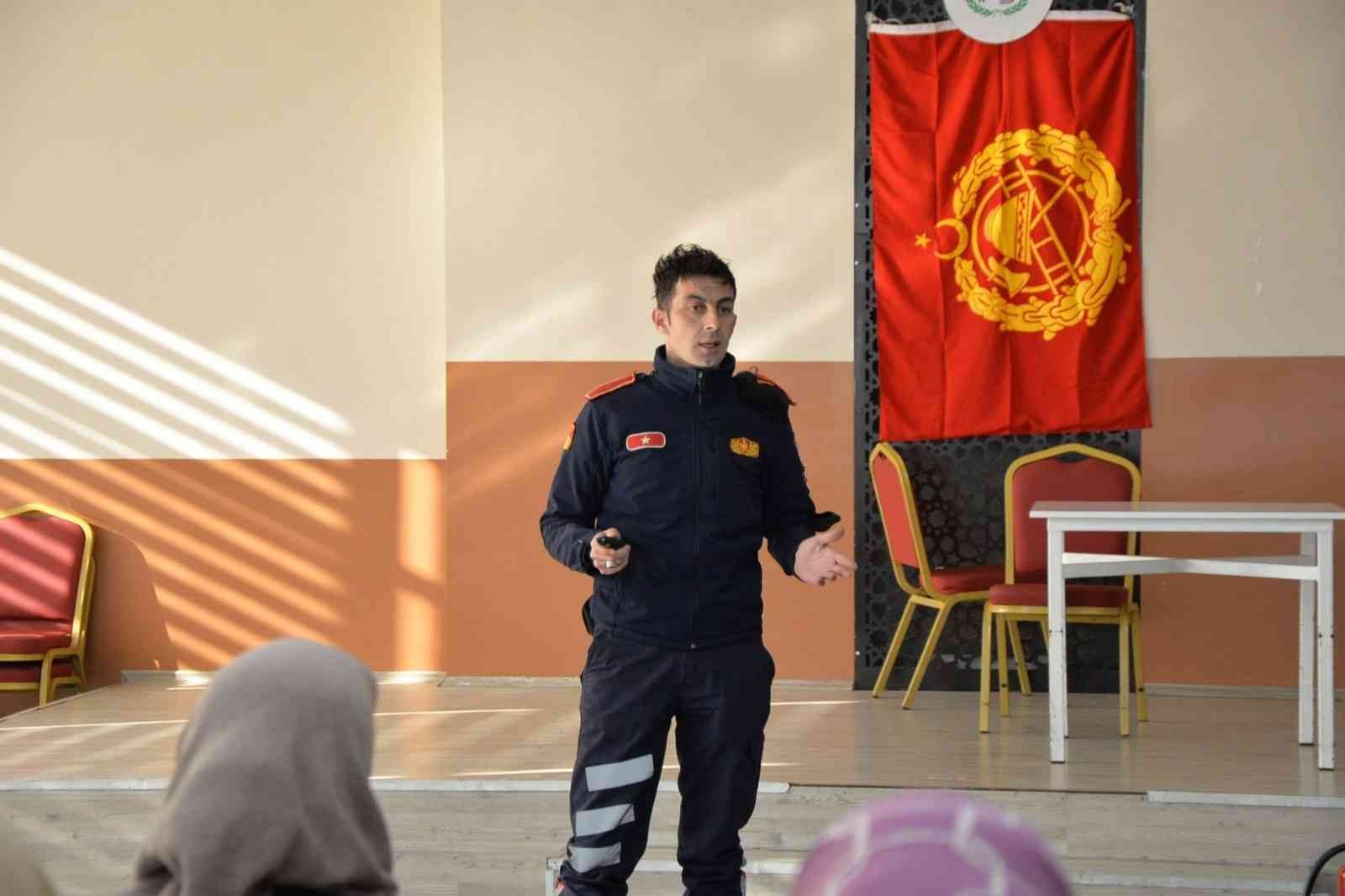 Bozüyük’te ev hanımlarına “Yangın ve Geri Dönüşüm” Semineri