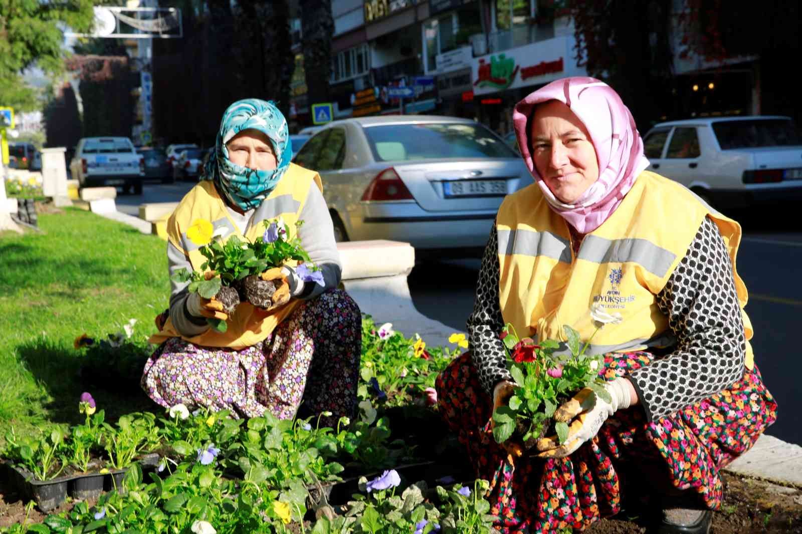 Büyükşehir’in desteği ile evlerini geçindiriyorlar