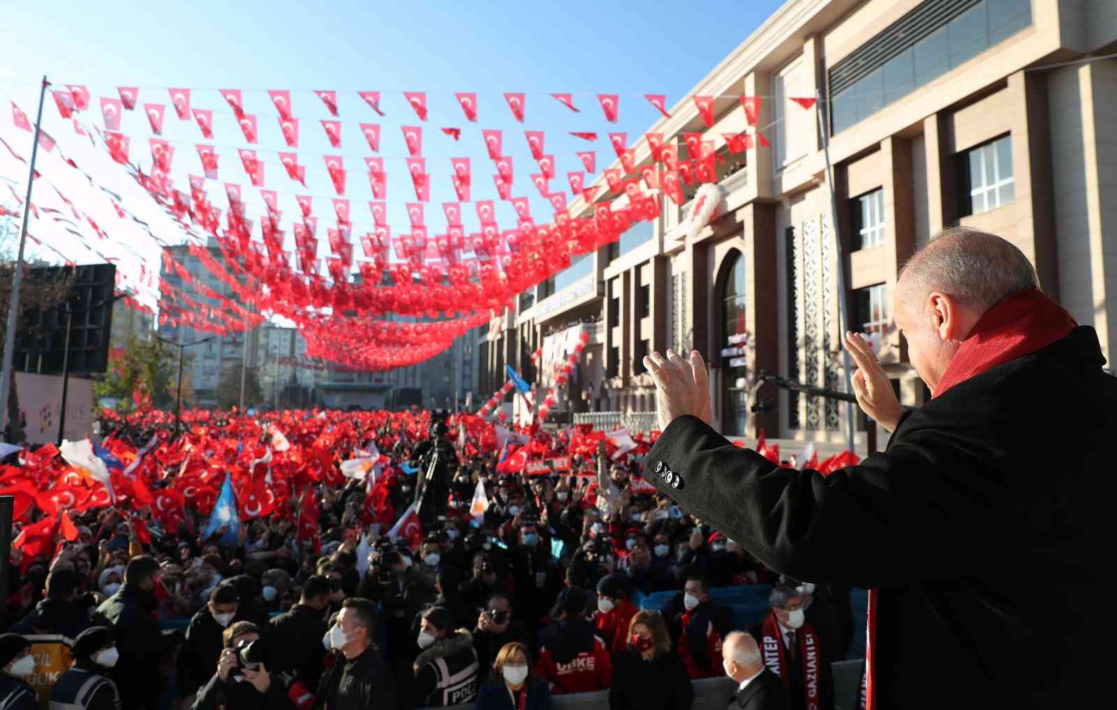 Cumhurbaşkanı Erdoğan: “Kur spekülasyonu denilen bir olayla karşı karşıya kaldık ve bunu bir saatte atıverdik”