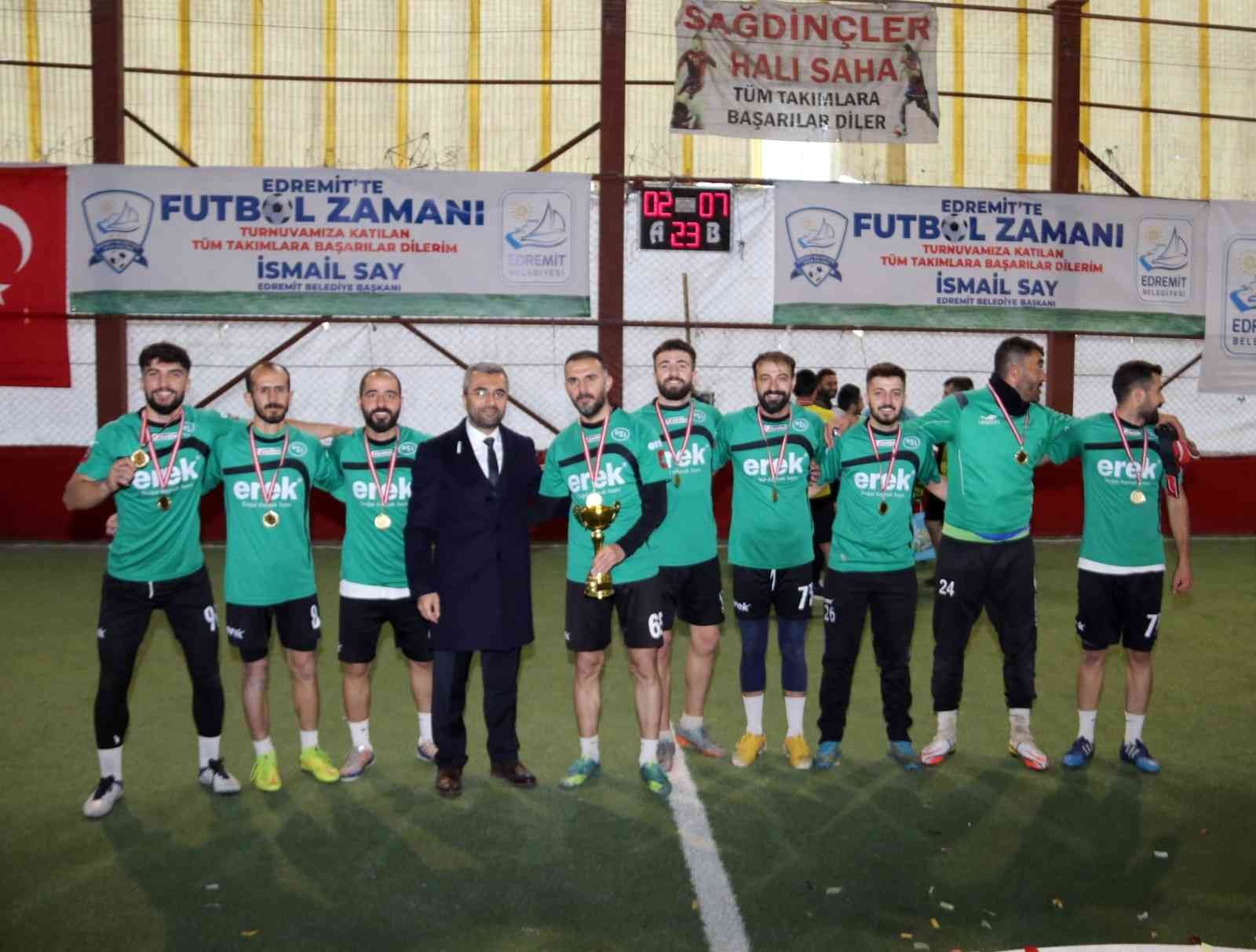 Edremit’te ‘Geleneksel Mahalleler Arası Futbol Turnuvası’ sona erdi