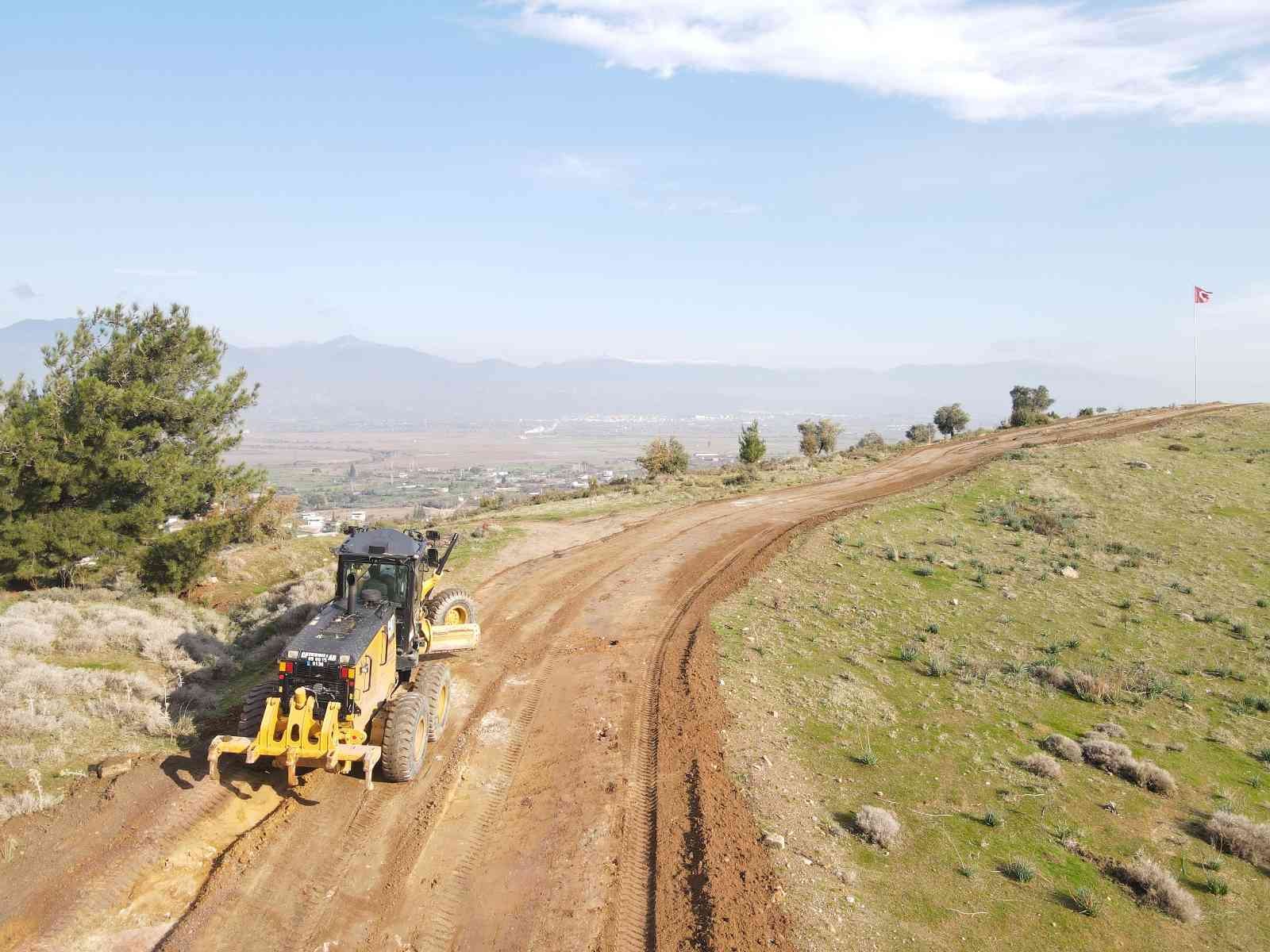 Efeler Belediyesi bahçe yollarını düzeltiyor