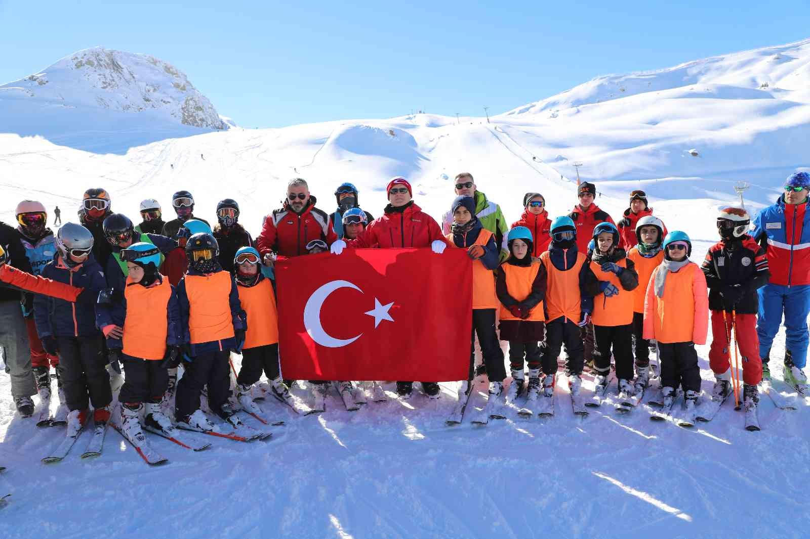 Hakkari’de kayak sezonu açıldı