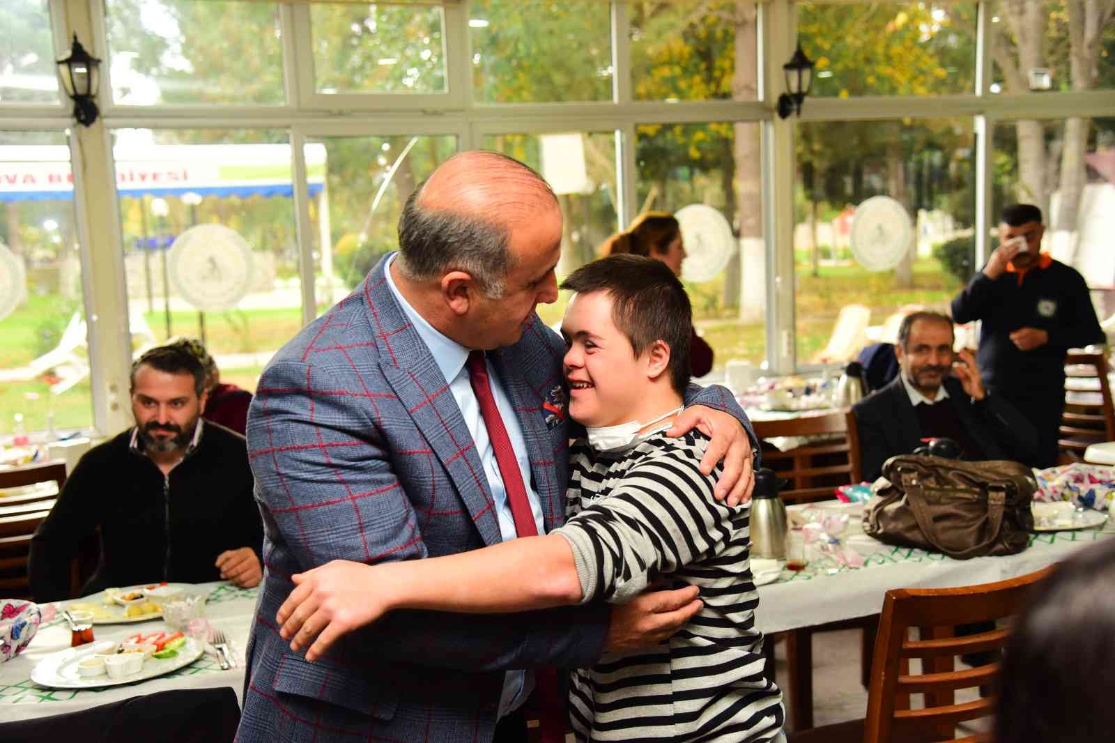 İncirliova Belediye Başkanı Kaya, engelli bireyler ile bir araya geldi