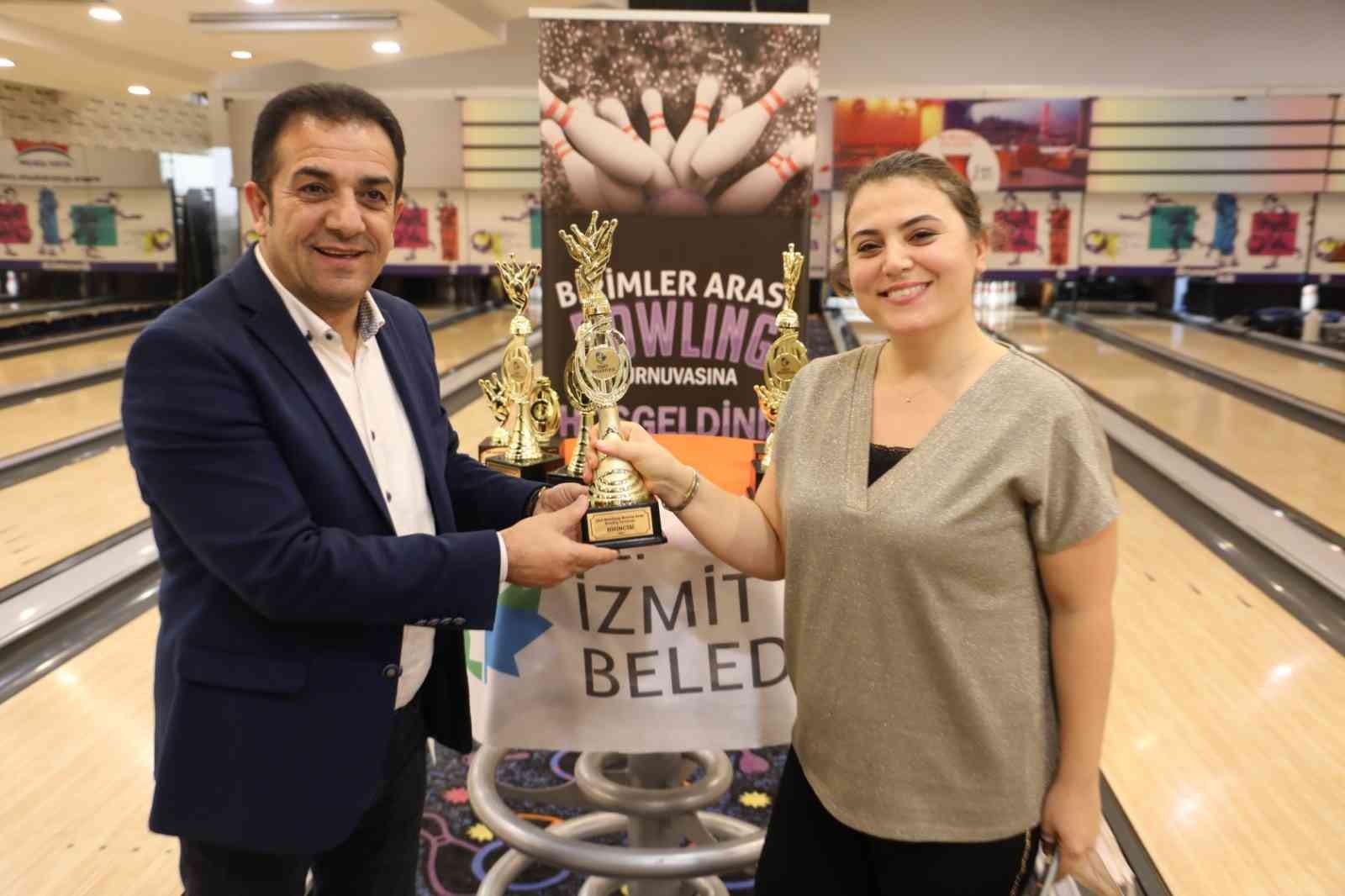 İzmit Belediyesi’nin personelleri bowling turnuvasında buluştu