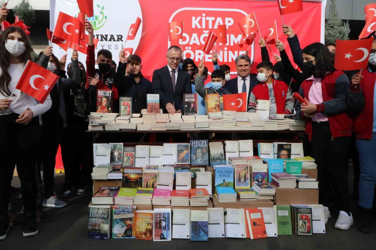 Kayapınar Belediyesi’nden 85 okula 35 bin kitap