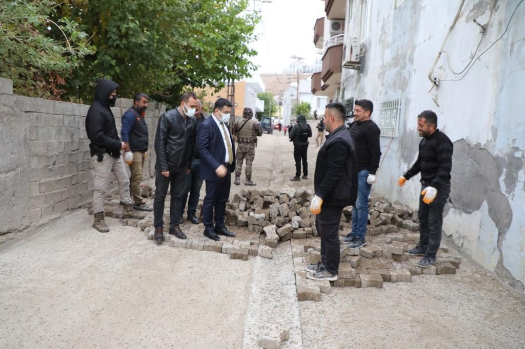 Kaymakam Tunç, Nur Mahallesinde parke taşı çalışmalarını yerinde inceledi