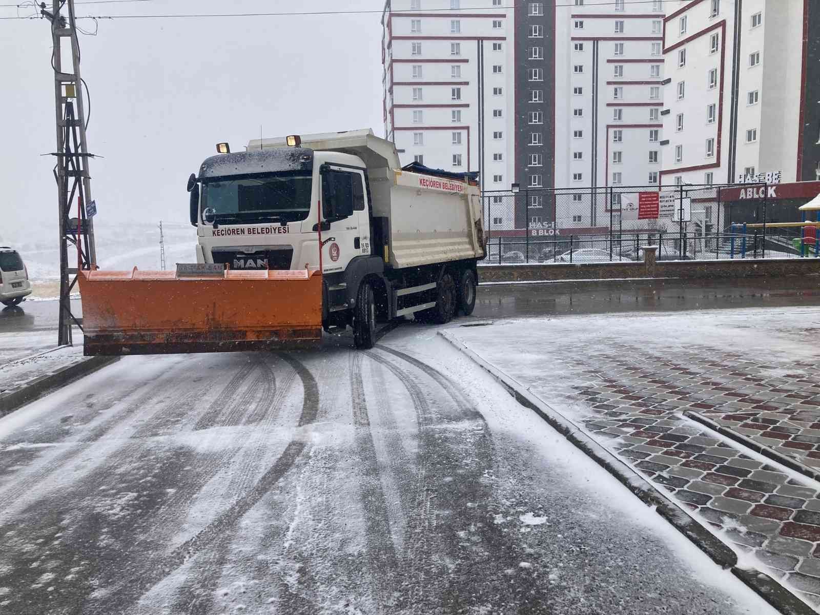 Keçiören’de sabaha kadar kar mesaisi