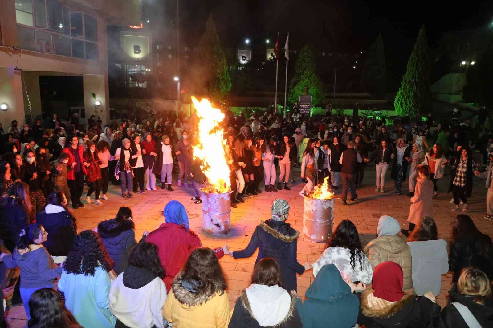 Manisa’da yurt öğrencileri ’Biz Bize Moral Akşamları’ ile stres attı