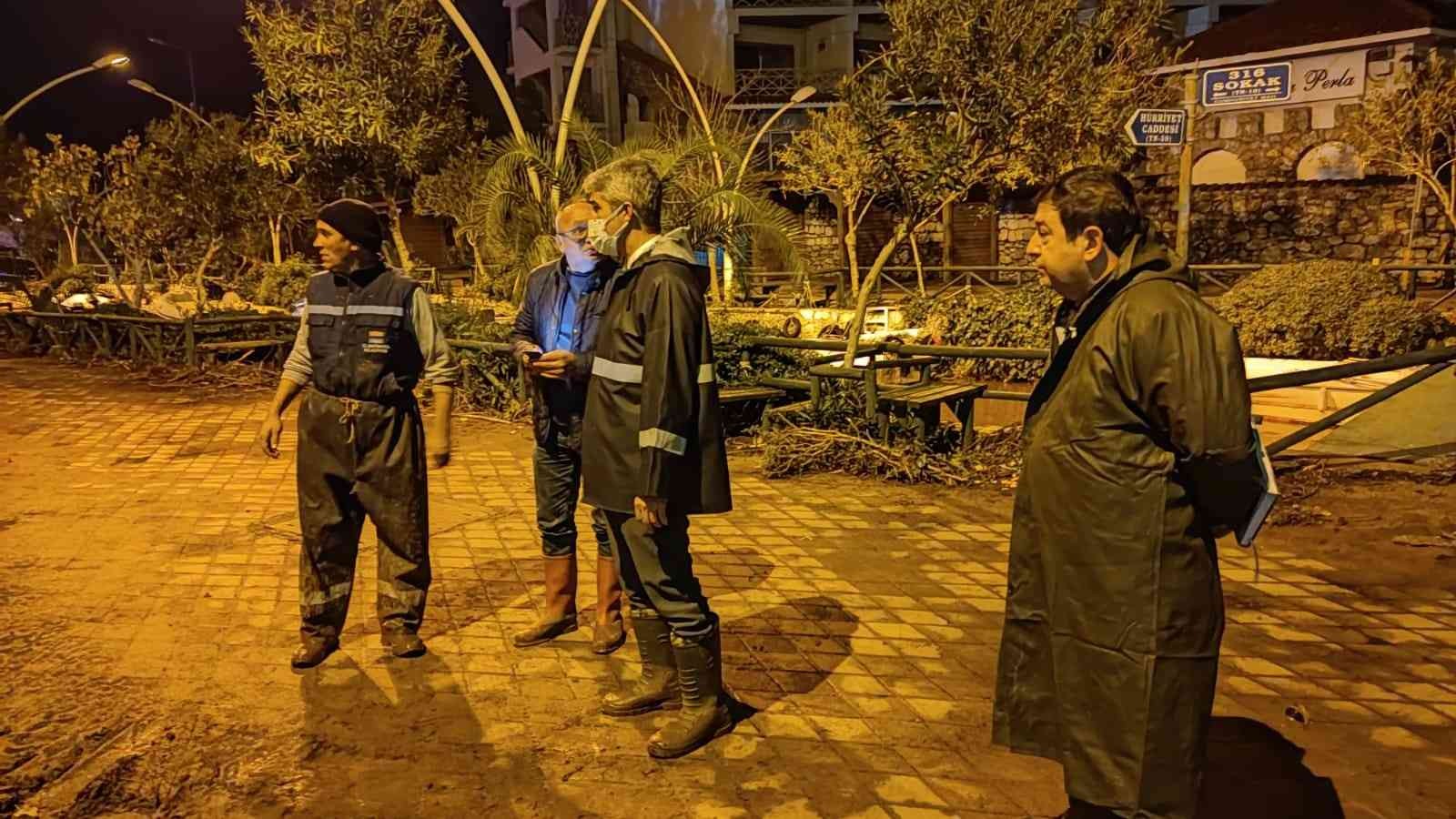 Marmaris Belediye Başkanı Oktay’dan gece mesaisi