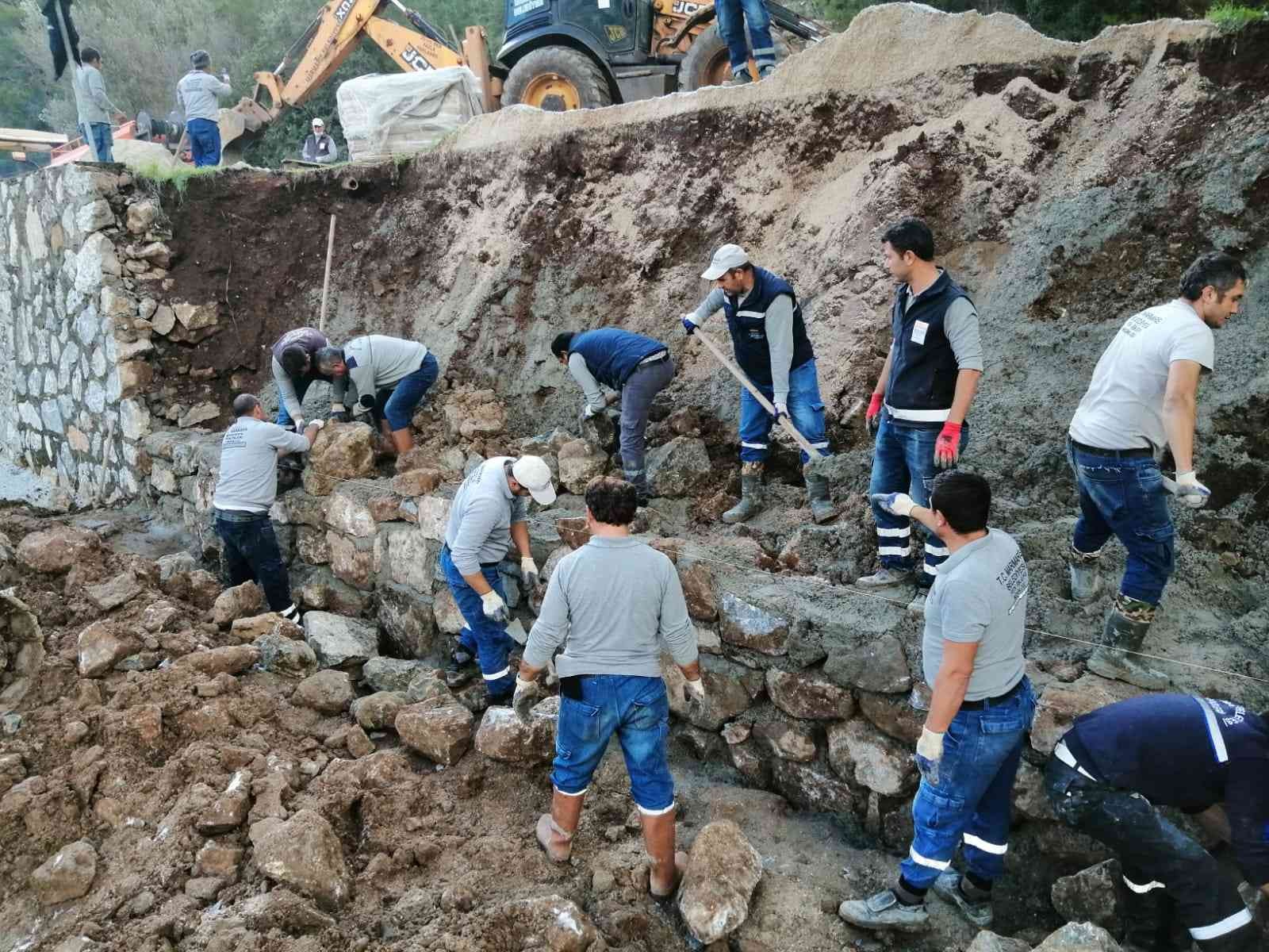 Marmaris Belediyesi ekipleri çalışmalarını sürdürüyor