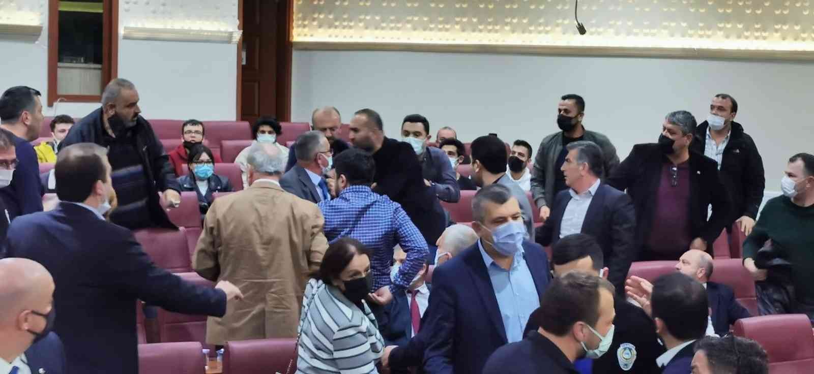 Yalova Belediyesinin CHP’li meclis üyelerine şok suçlama