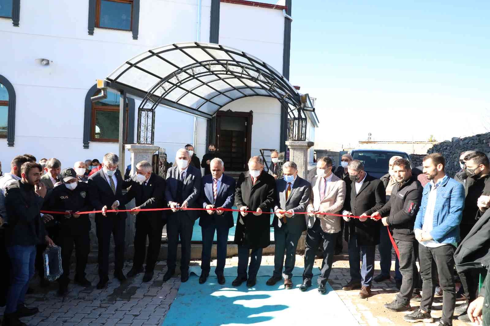 Yıldırım düşmesi sonucu hasar gören Yeşilyurt Cami yeniden yapıldı