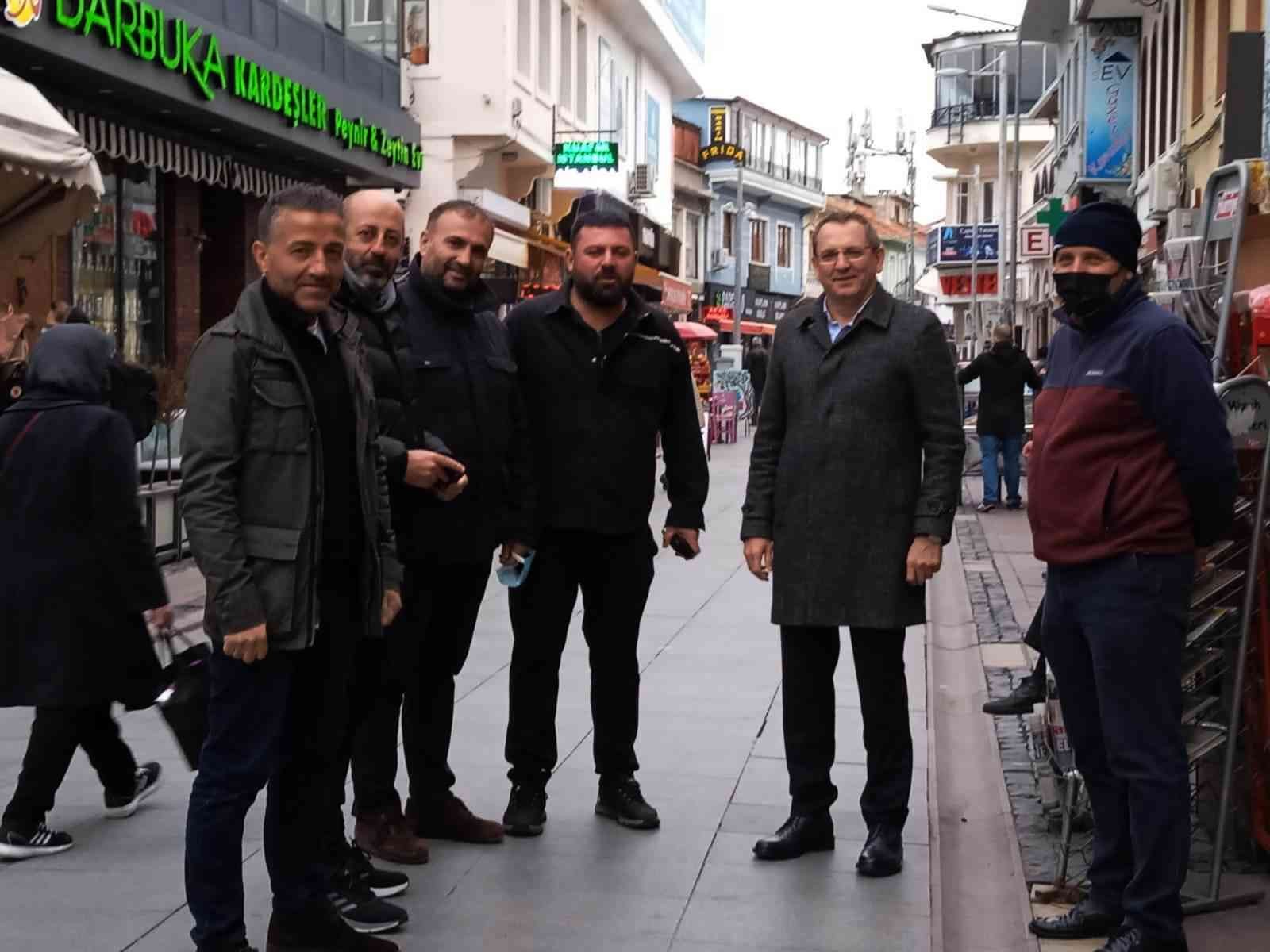 Ayvalık Belediye Başkanı Ergin halkın ve esnafın sorunlarını ilk ağızdan dinliyor