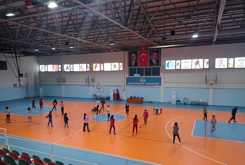 Bağlar Belediyespor’dan voleybol alt yapısına yatırım