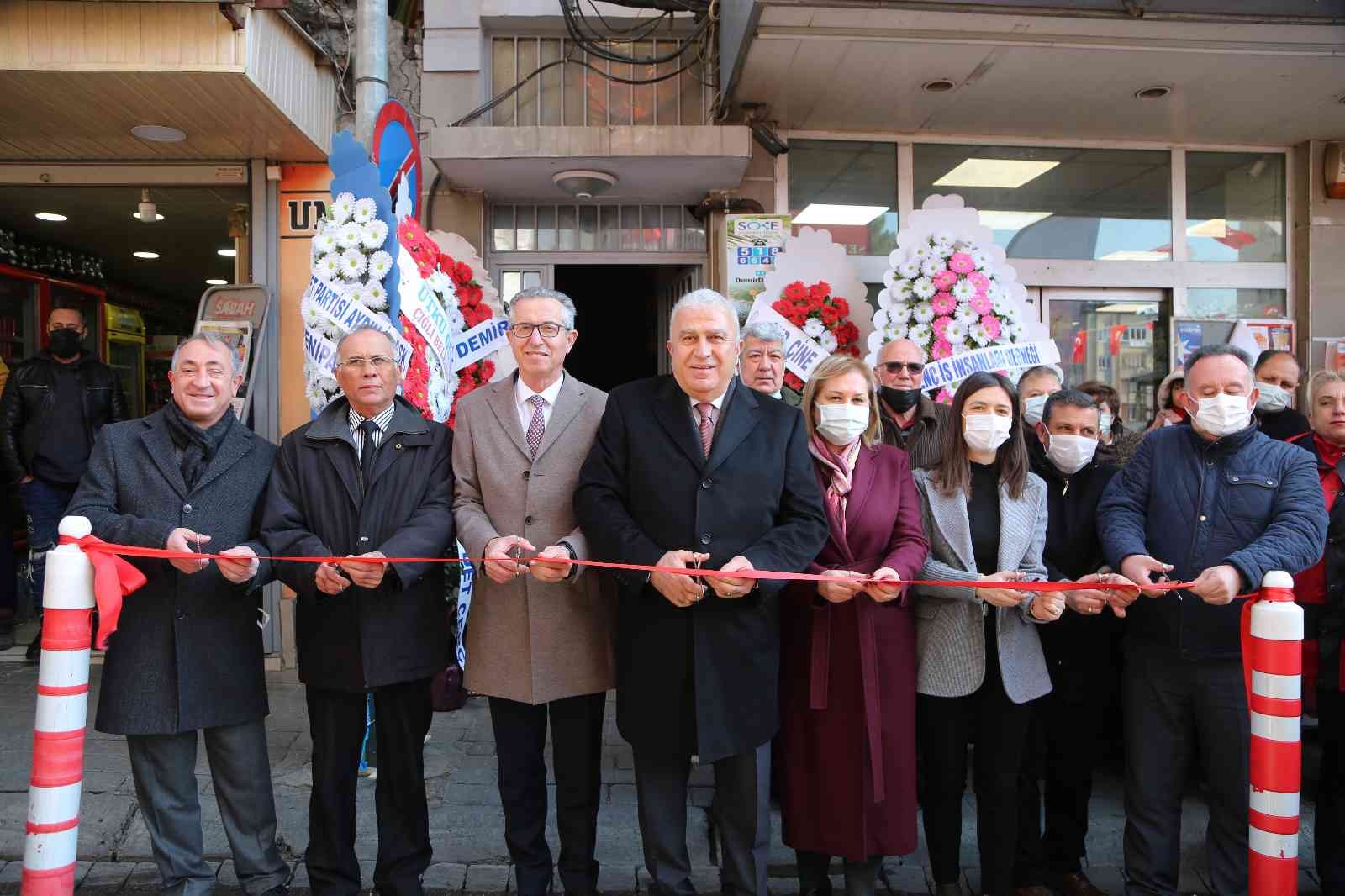 Başkan Atay’dan tek kurdele ile iki merkez