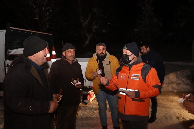 Başkan Çolakbayrakdar, kar temizleme çalışmalarını takip etti