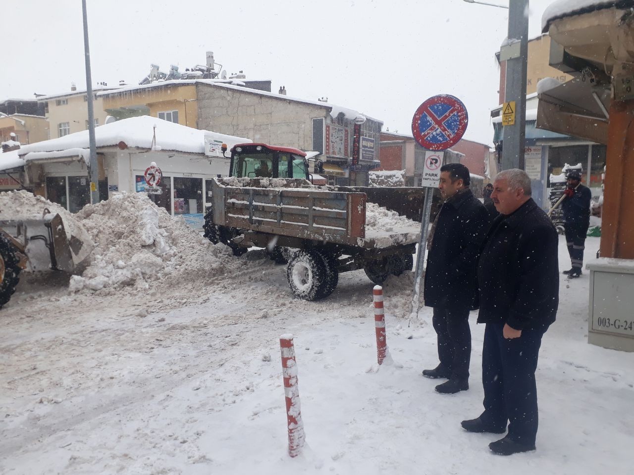 Başkan Gültekin, kar temizleme çalışmalarını takip etti