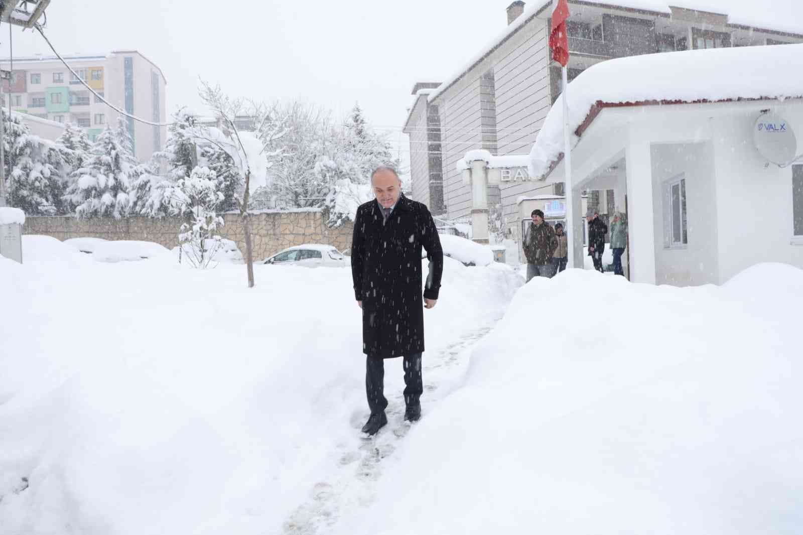 Başkan Özlü’nün ziyaretlerine kar engel olmuyor