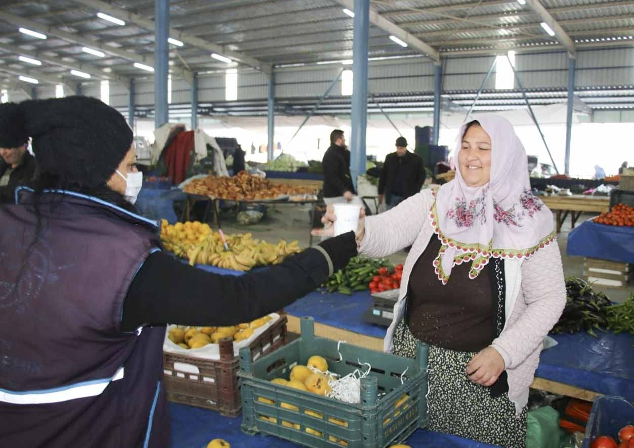 Büyükşehir Belediyesi, soğuk havayı sıcak çorba ile ısıttı