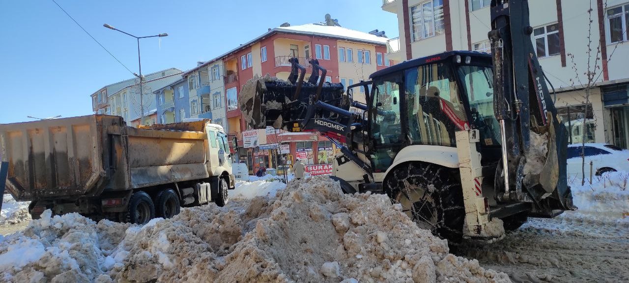 Çekerek’te karlar baraja taşınıyor