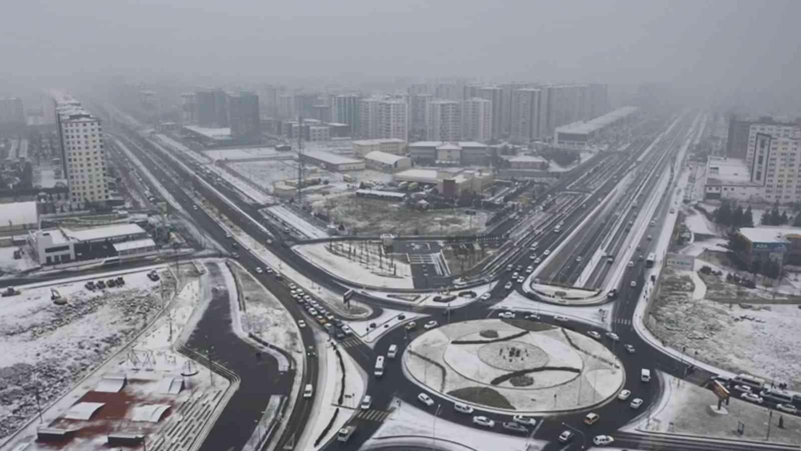 Diyarbakır’da kar yağışı trafik kazalarına neden oldu