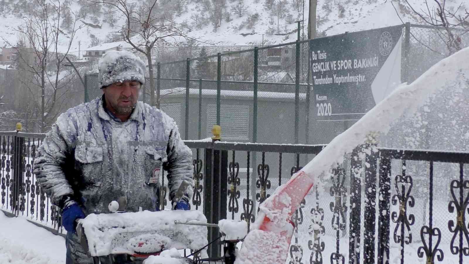 Doğu Karadeniz’de bin 61 köy ve mahalle yolu kar nedeniyle ulaşıma kapandı