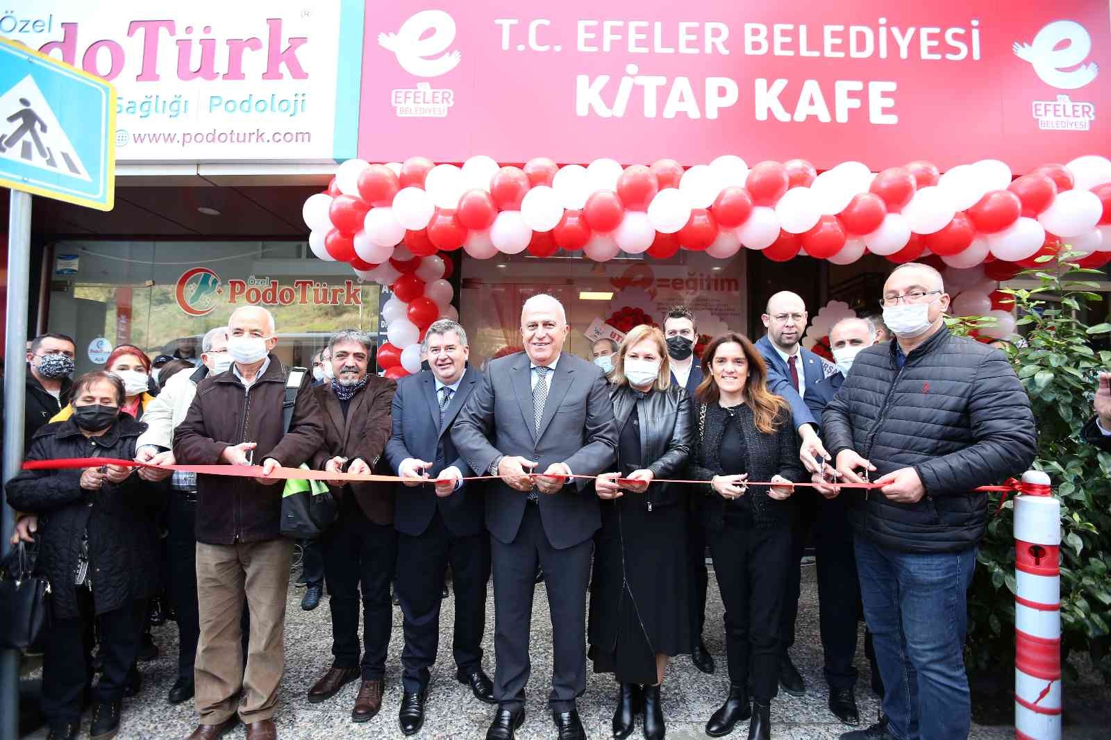 Efeler’de üçüncü Kitap Kafe açıldı