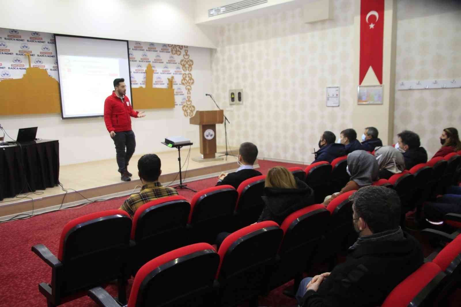 Elazığ Belediyesi çalışanlarına ilk yardım eğitimi verildi