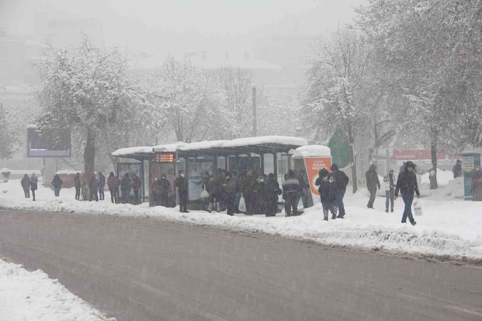 Gaziantep’te yoğun kar yağışı başladı