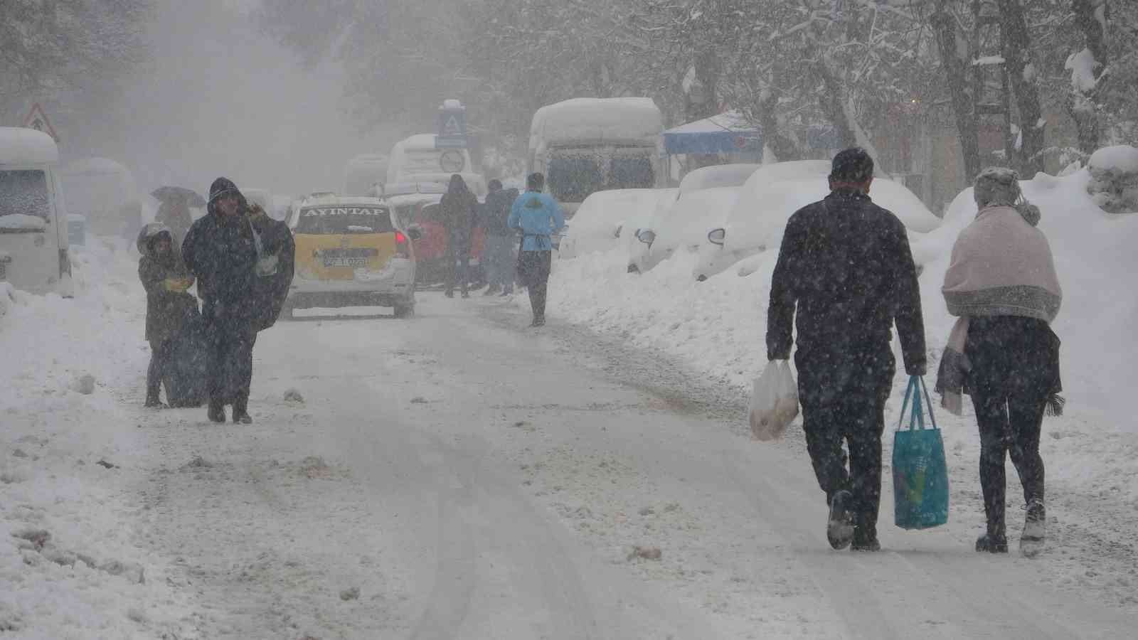 Gaziantep’te yoğun kar yağışı başladı