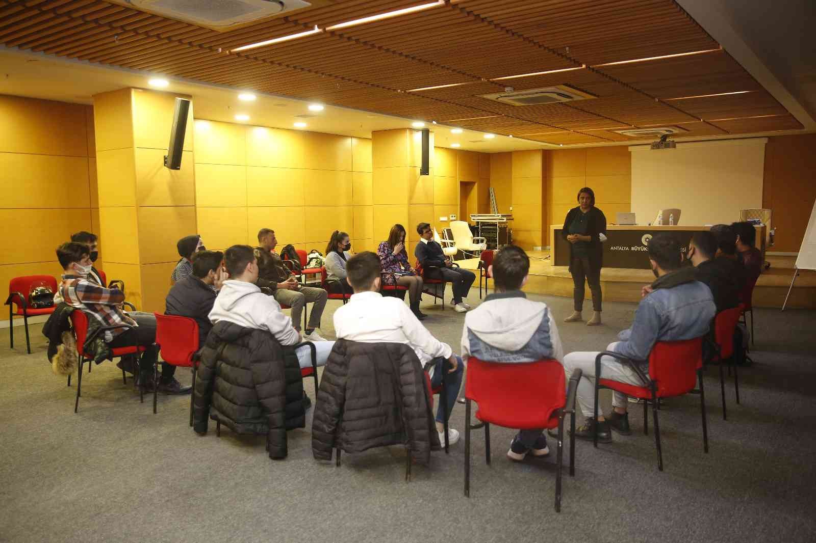 Genç Antalya Gönüllüleri Programı’nın eğitimleri başladı