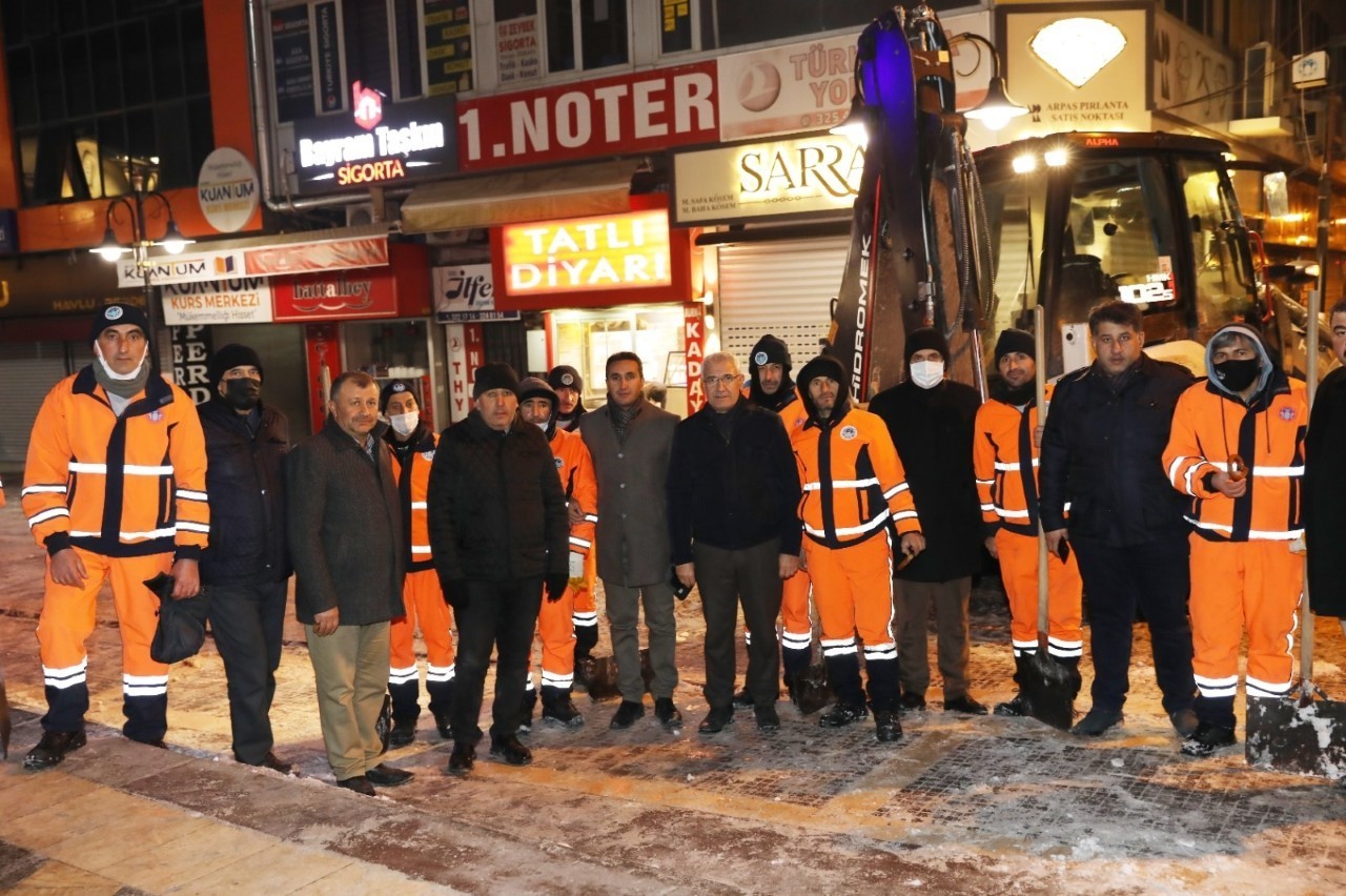 Güder, karla mücadele çalışmalarını inceledi