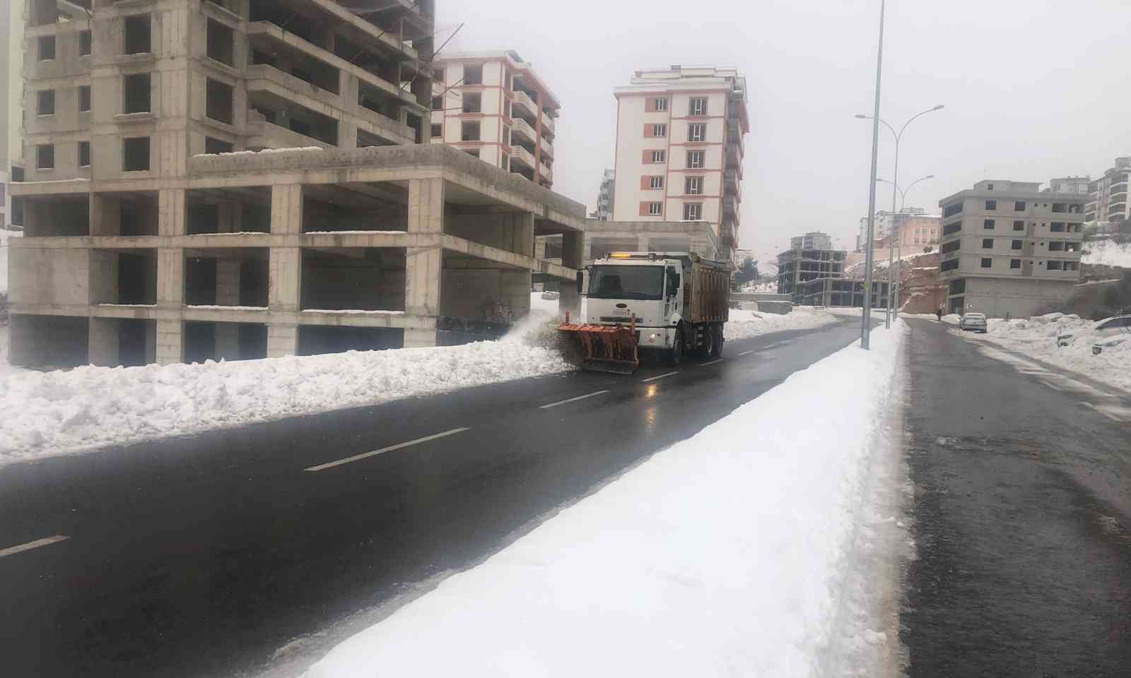 Kahramanmaraş’ta kar mesaisi