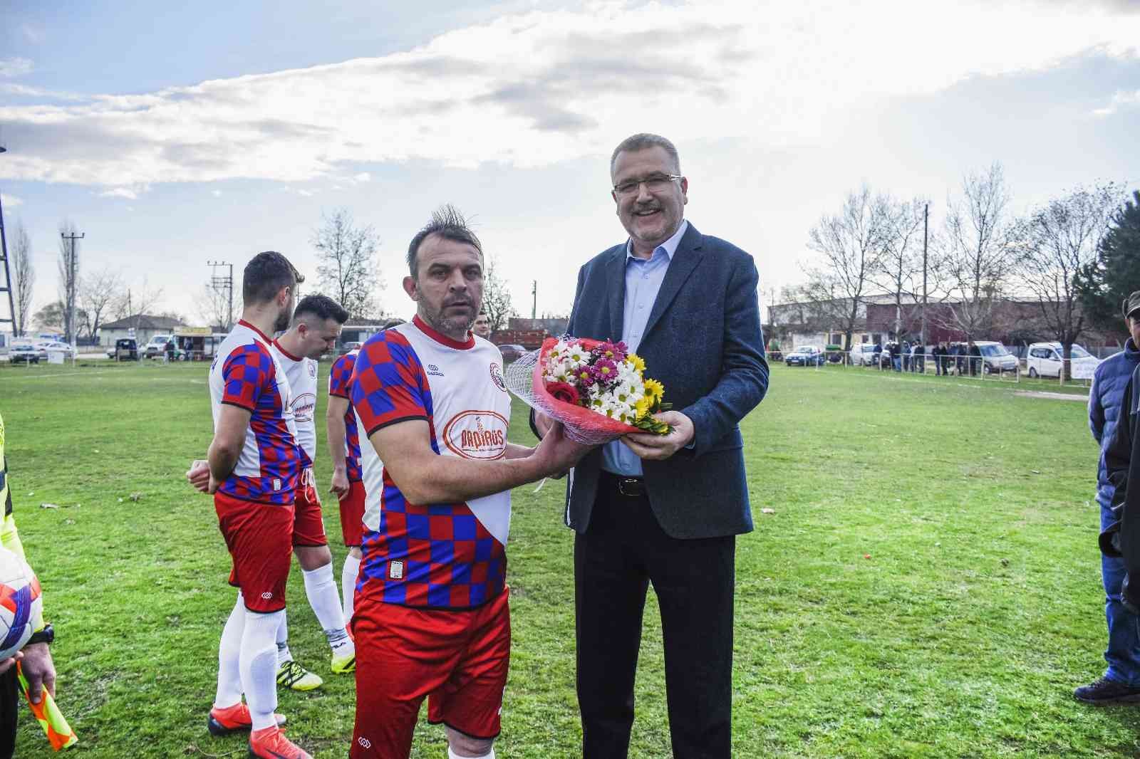 Karacabey’de köyler arası futbol turnuvasına ilgi büyük