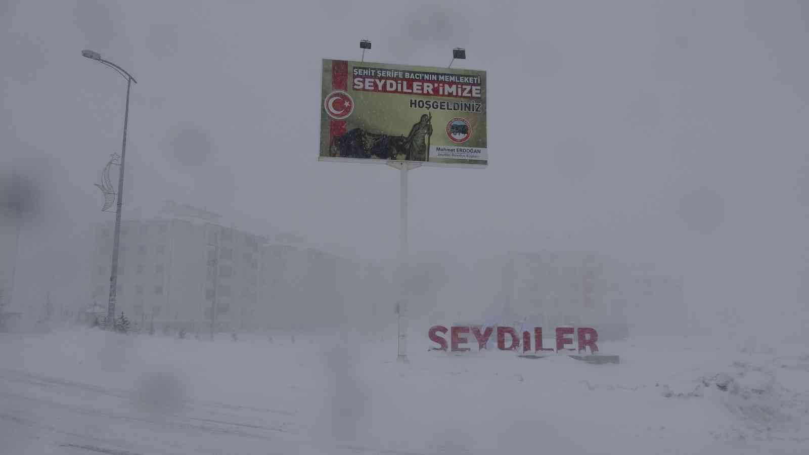 Kastamonu’da yoğun kar yağışı, kar kalınlığı 60 cm’yi geçti