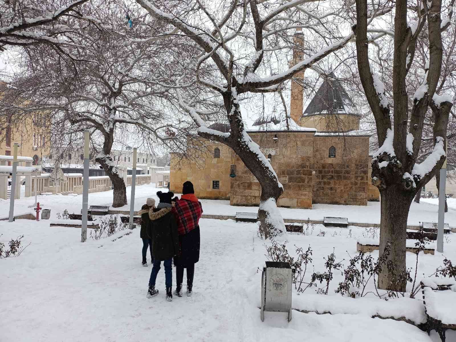 Kırşehir’de kar yağışı yeniden başladı