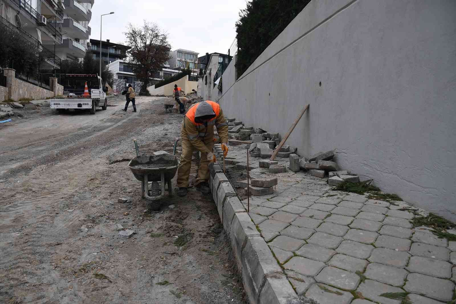 Kuşadası’nda belediye ekipleri sorunları çözüyor