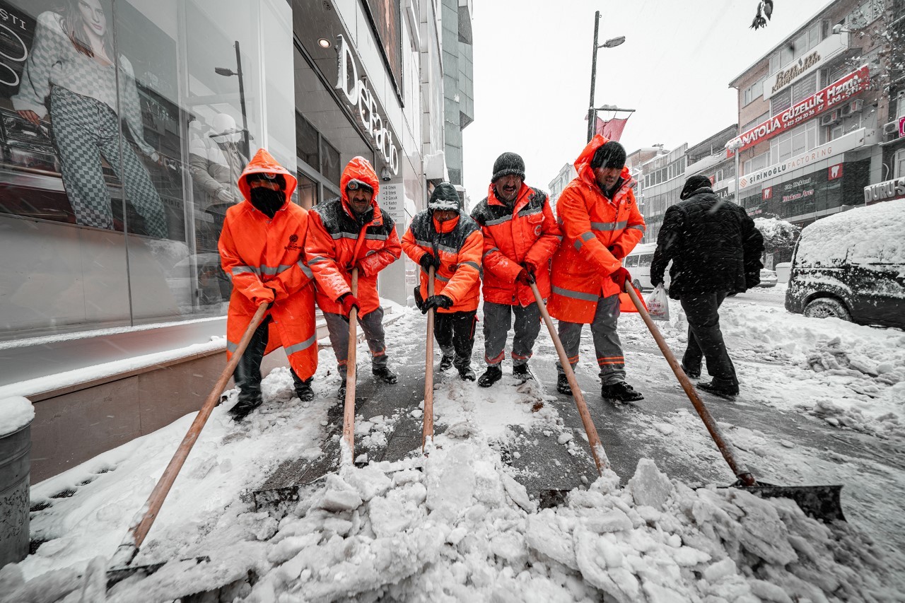 Malatya’da karla mücadele çalışmalarında araç ve personel sayısı arttırıldı