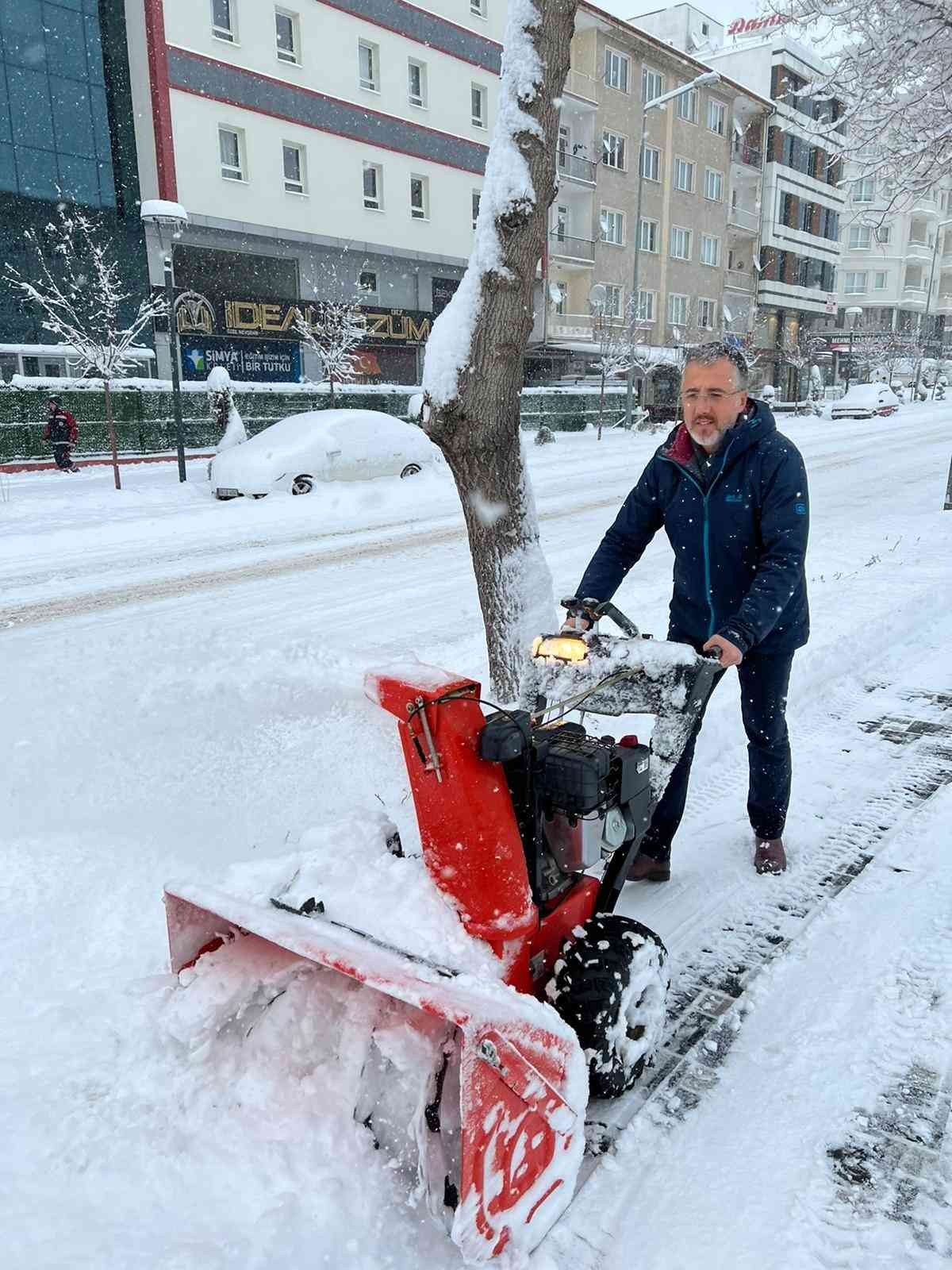 Nevşehir Belediyesi tüm ekipleri ile sahada çalışmalarını sürdürüyor
