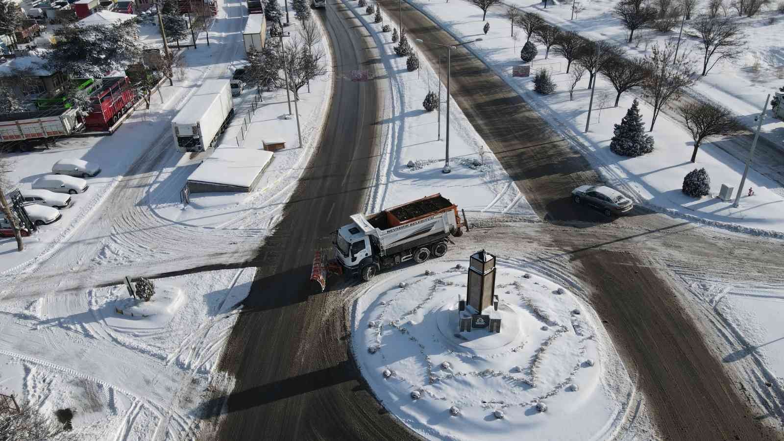 Nevşehir’de kar temizliği aralıksız devam ediyor