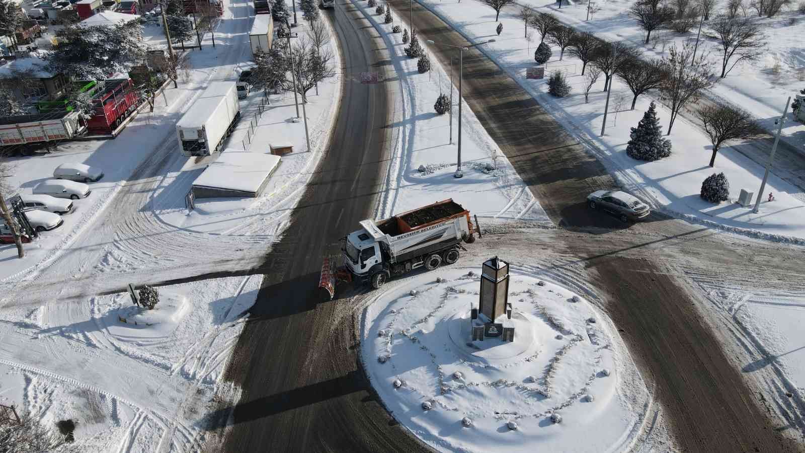 Nevşehir’de kar temizliği aralıksız devam ediyor