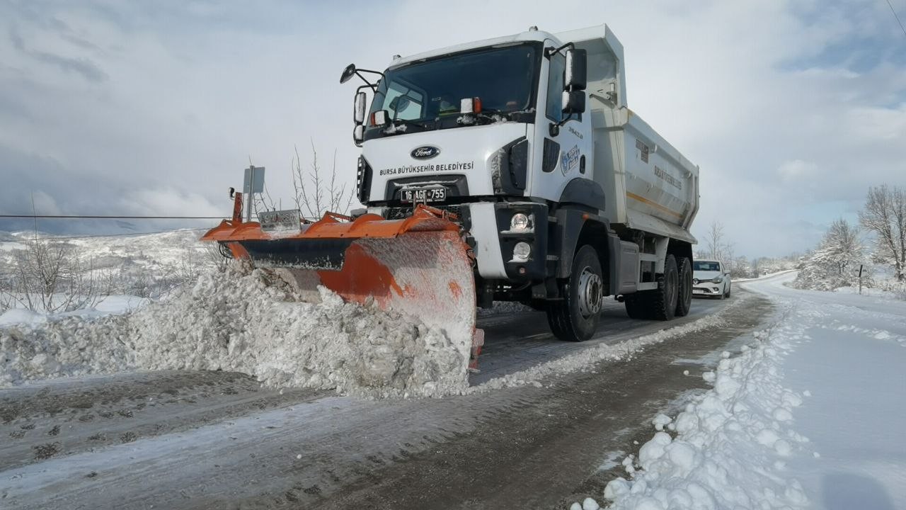 (Özel) Bir metreyi bulan karlı yolları aşıp şifa dağıttılar