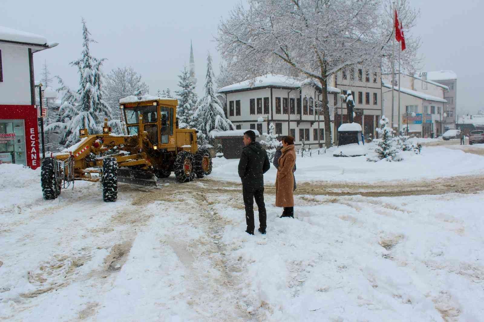 Safranbolu ilçesine 60 yılın rekor kar yağışı gerçekleşti