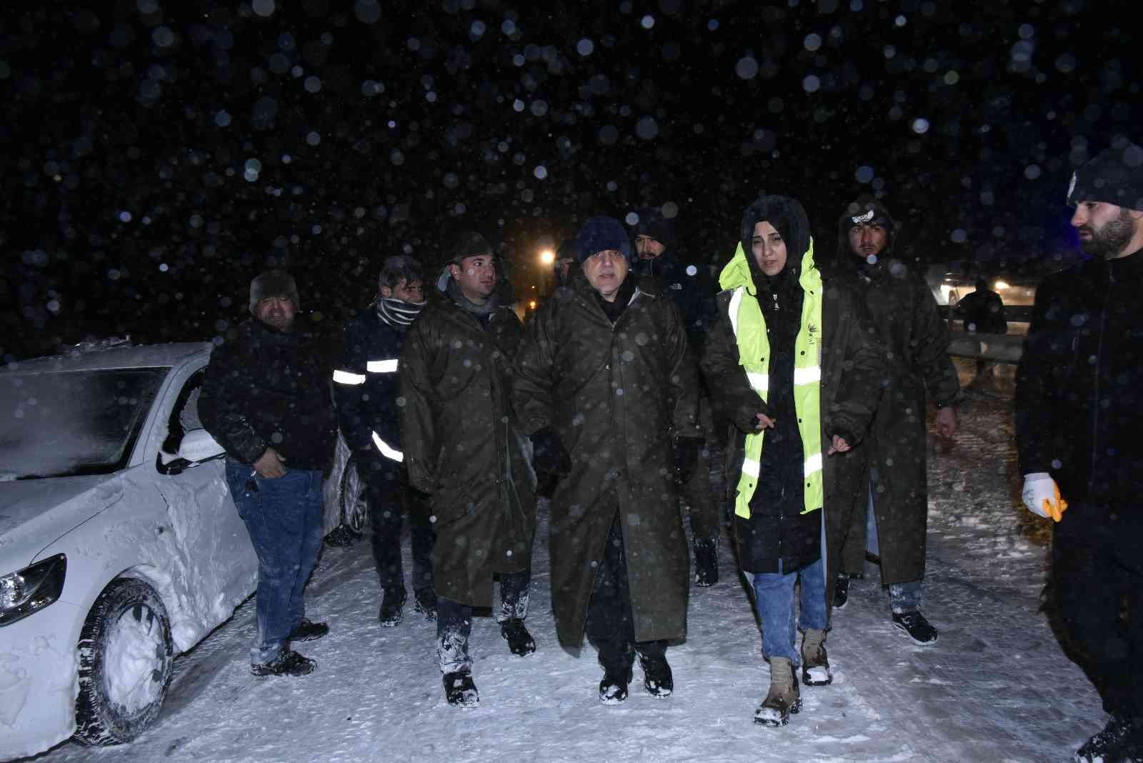 Siverek’te ekipler tipide hastaneye götürülemeyen iki bebek için seferber oldu