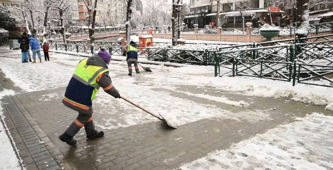 Tepebaşı’nda karla mücadele çalışmaları