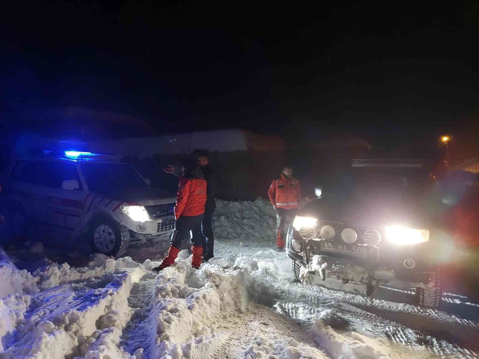 Van’da sağlık çalışanlarının zorlu kış nöbeti devam ediyor