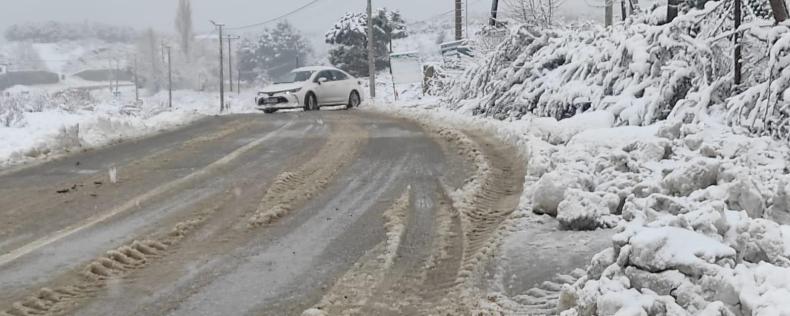 Yalova-Armutlu karayolunda ekiplerin kar mesaisi