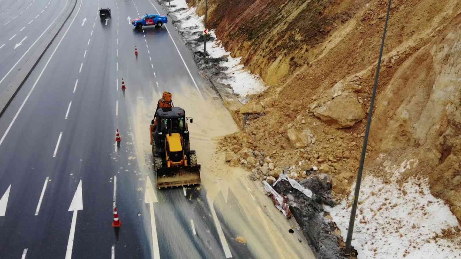 Arnavutköy’de toprak kaymasında faciadan dönüldü